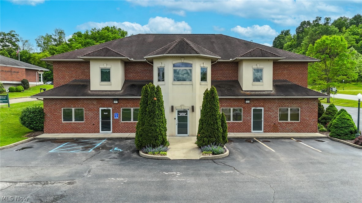 10 White Oak Professional Center Property Photo 1