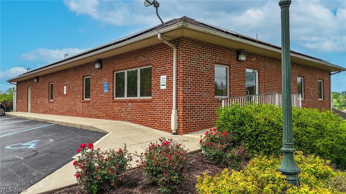 10 White Oak Professional Center Property Photo 2
