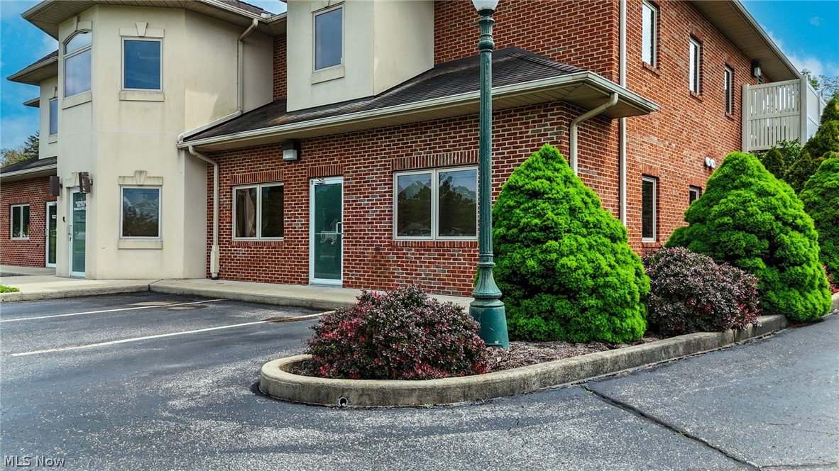 10 White Oak Professional Center Property Photo 3