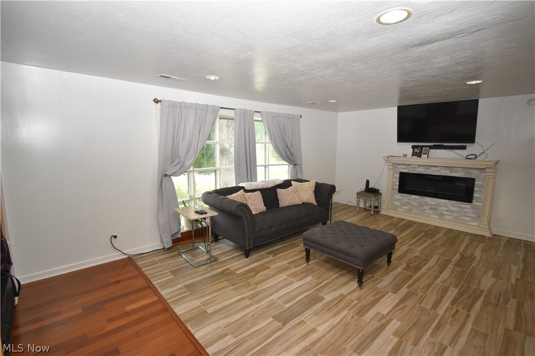 29663 Sutton Drive Property Photo 4