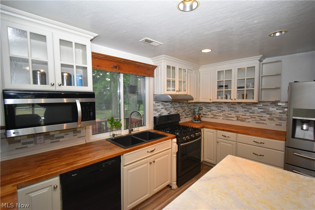 29663 Sutton Drive Property Photo 17