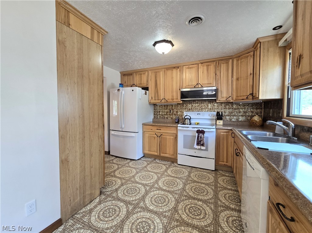 1 Jasmin Property Photo 9