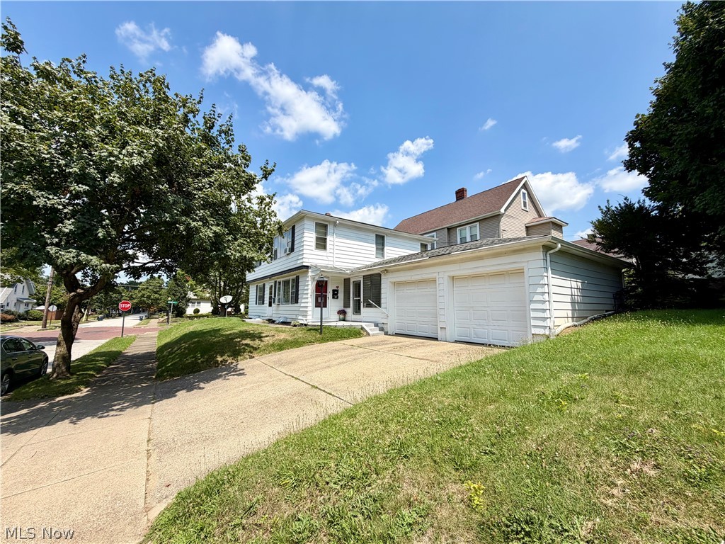 526 N Firestone Boulevard Property Photo 2