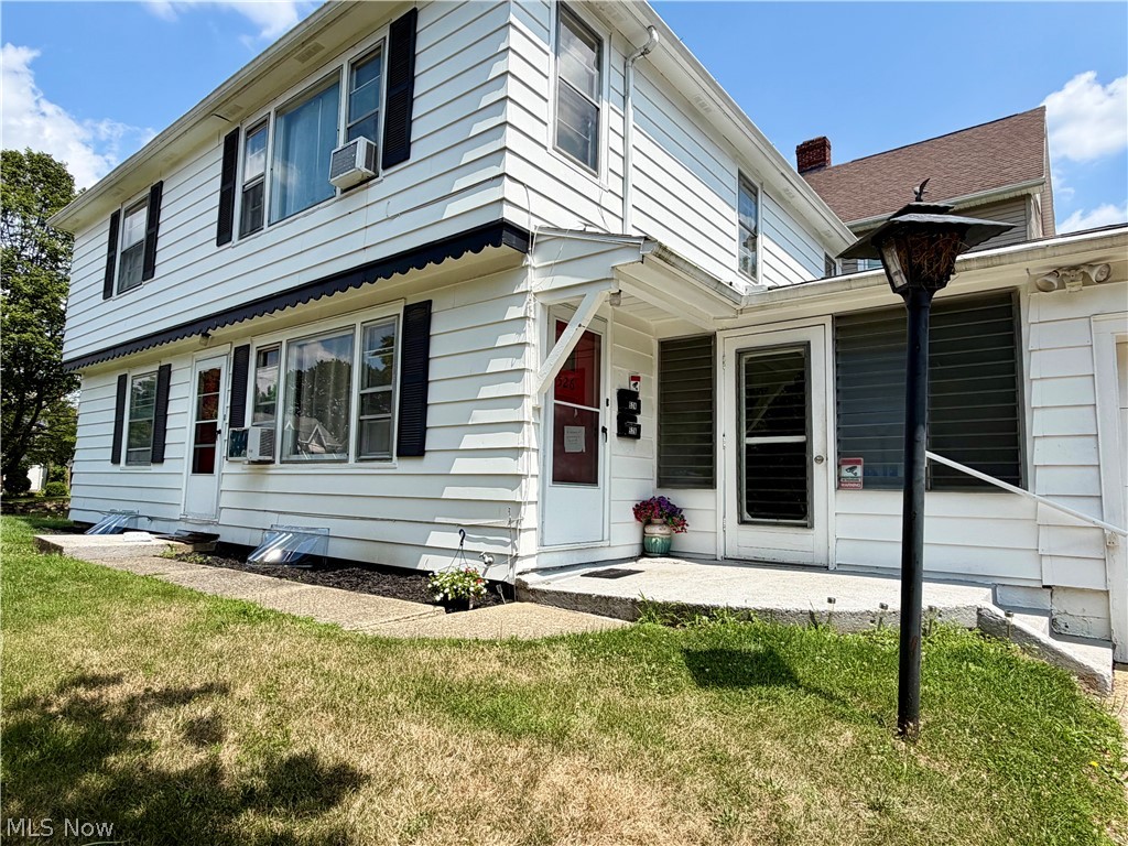 526 N Firestone Boulevard Property Photo 3