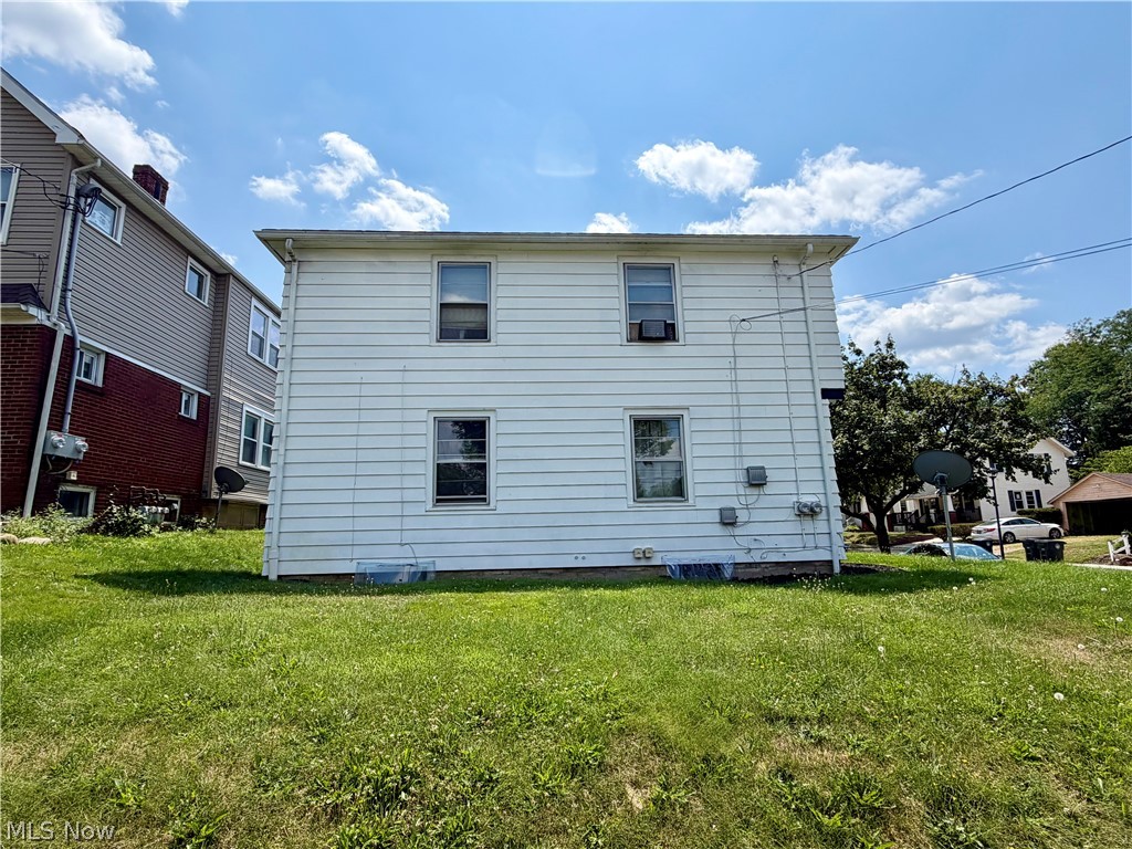 526 N Firestone Boulevard Property Photo 6