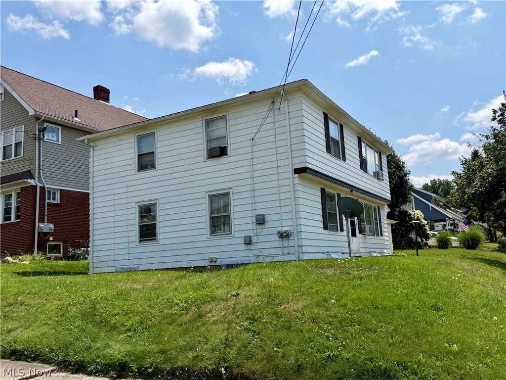 526 N Firestone Boulevard Property Photo 7