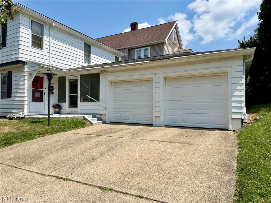 526 N Firestone Boulevard Property Photo 9