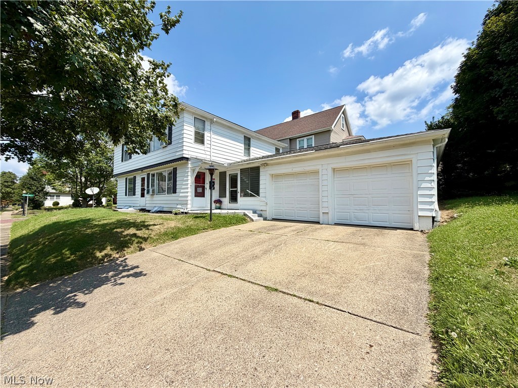 526 N Firestone Boulevard Property Photo 10