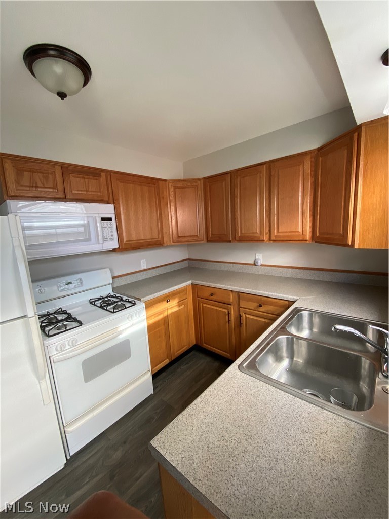 526 N Firestone Boulevard Property Photo 16