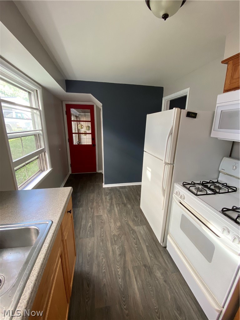 526 N Firestone Boulevard Property Photo 17
