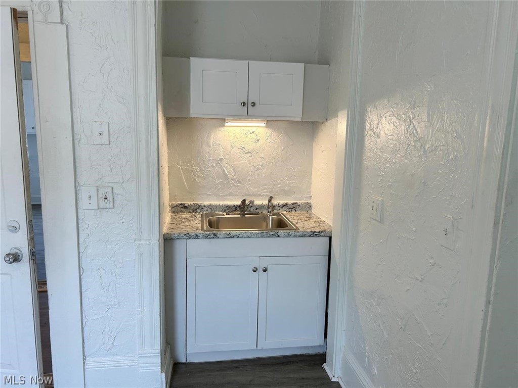 3654 E 53rd Street 3 Property Photo 3