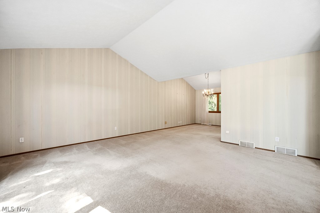6551 Queens Way Property Photo 5