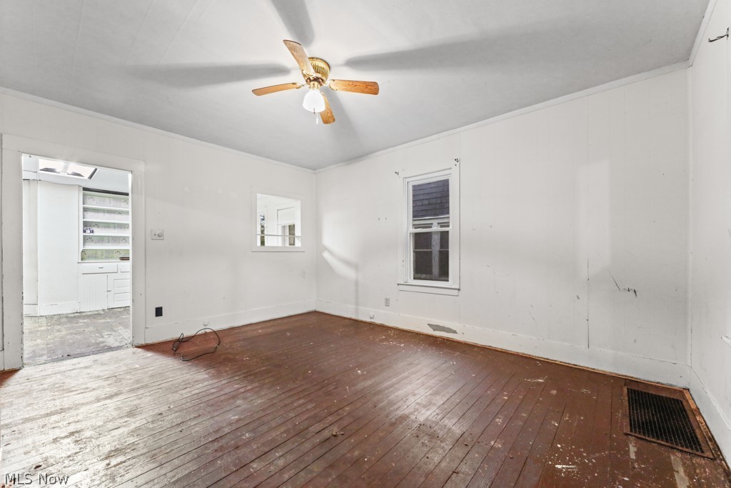 225 W Indiana Avenue Property Photo 8