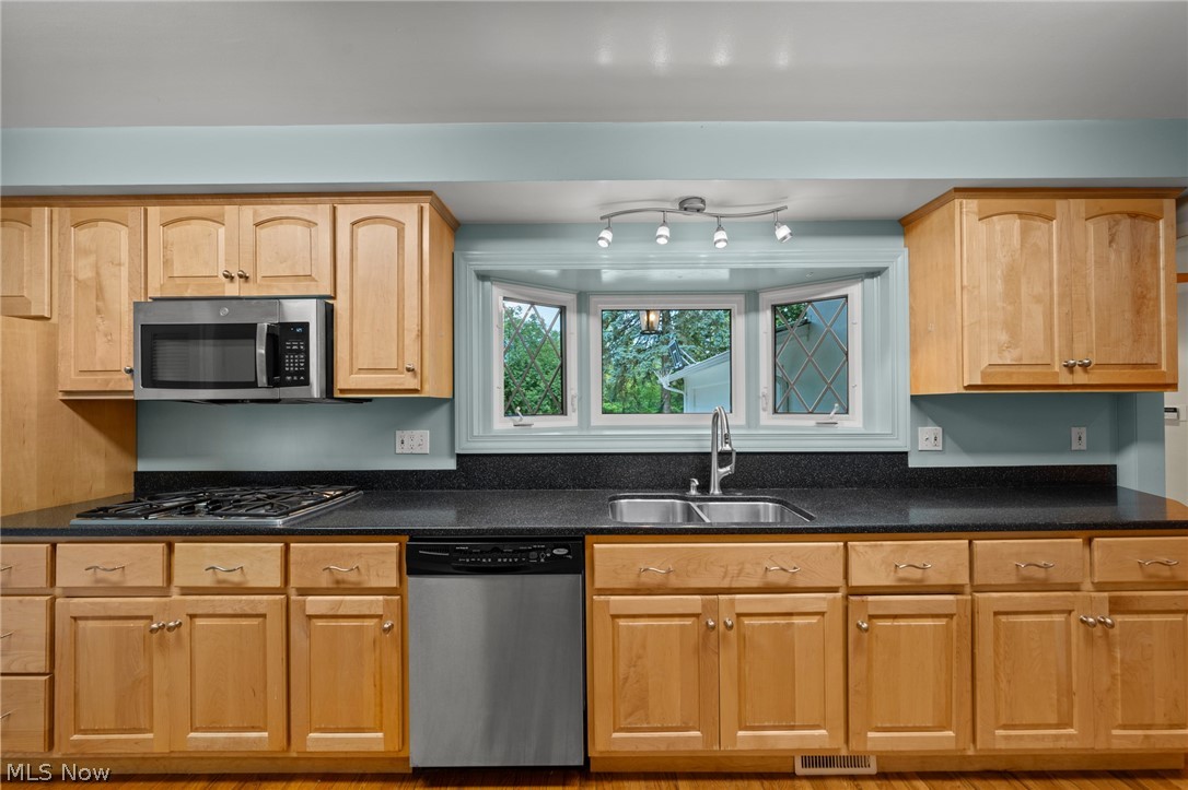 24800 Shaker Boulevard Property Photo 16
