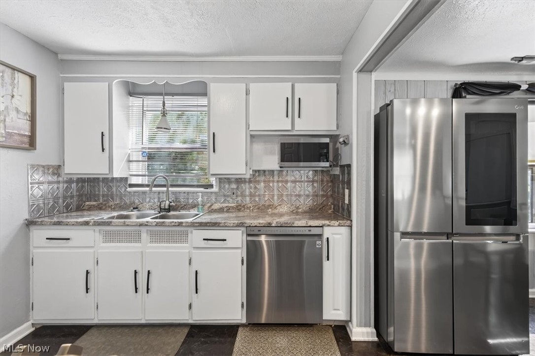 19623 Libby Road Property Photo 6