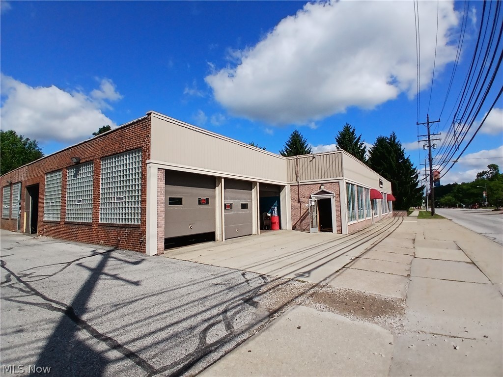 6950 Brecksville Road Property Photo 1