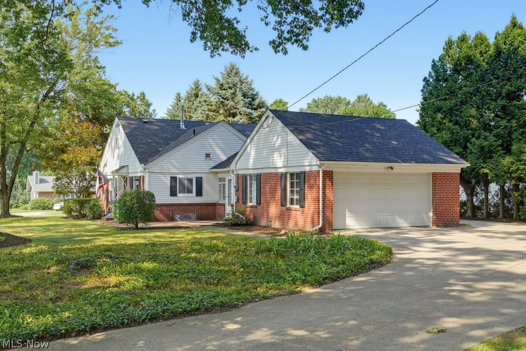 2468 Ridgewood Road Property Photo 4