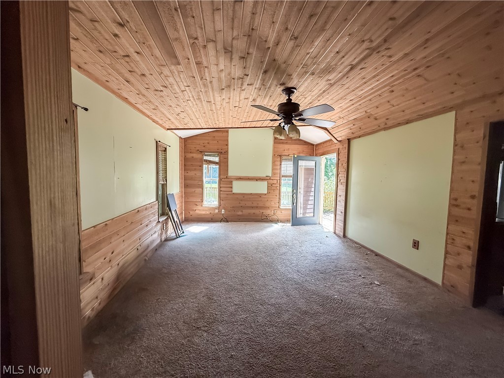 825 Hannaman Property Photo 2