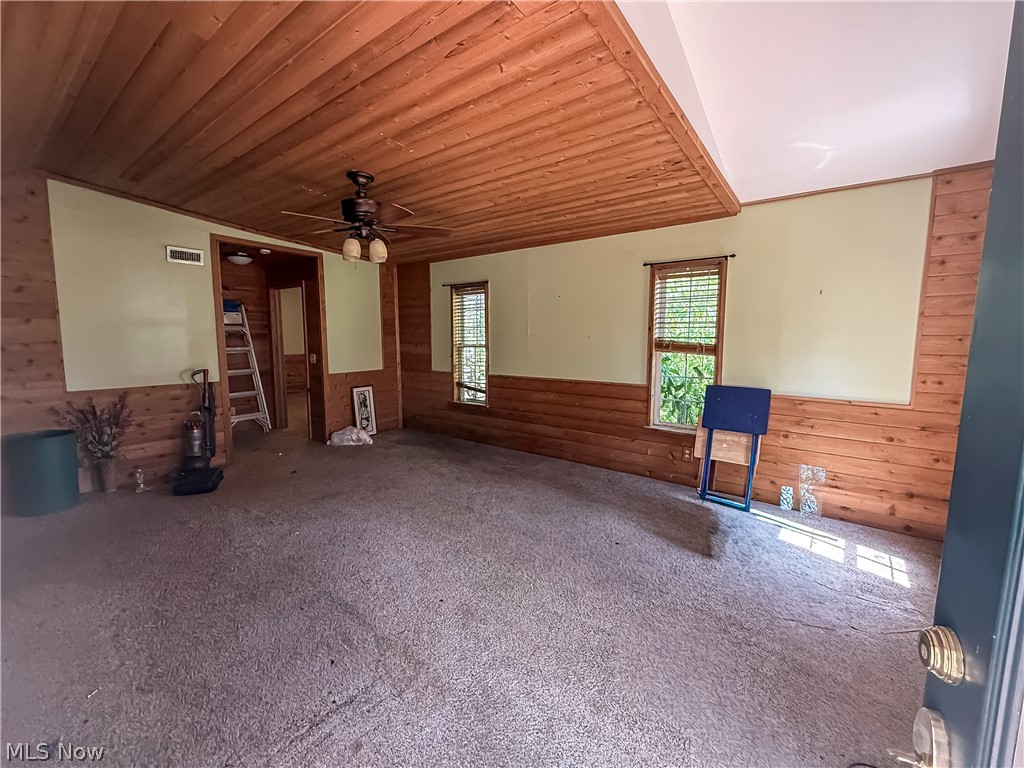 825 Hannaman Property Photo 3