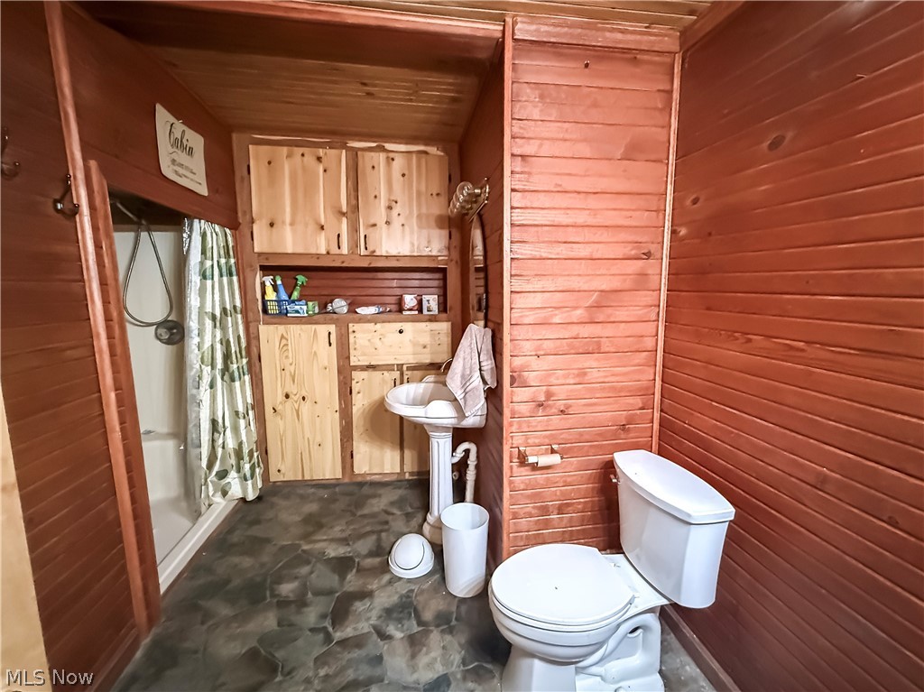 825 Hannaman Property Photo 8