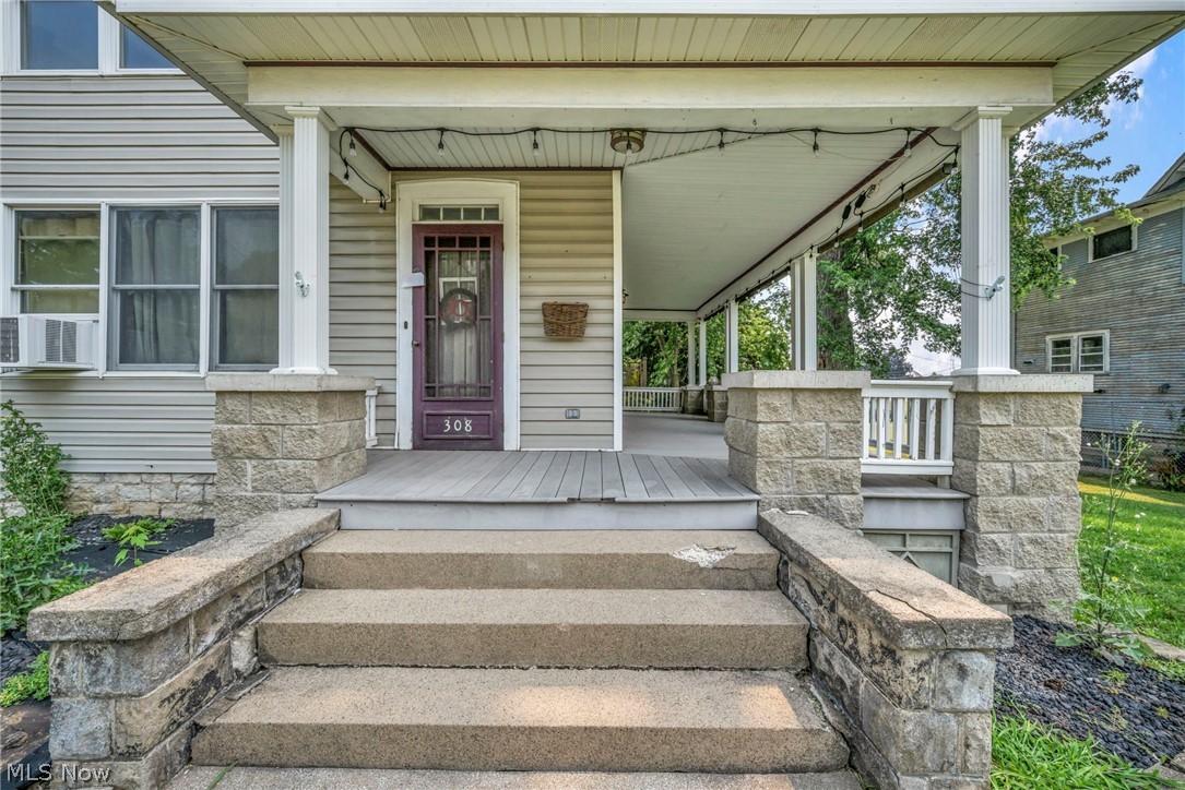 308 Castalia Street Property Photo 6