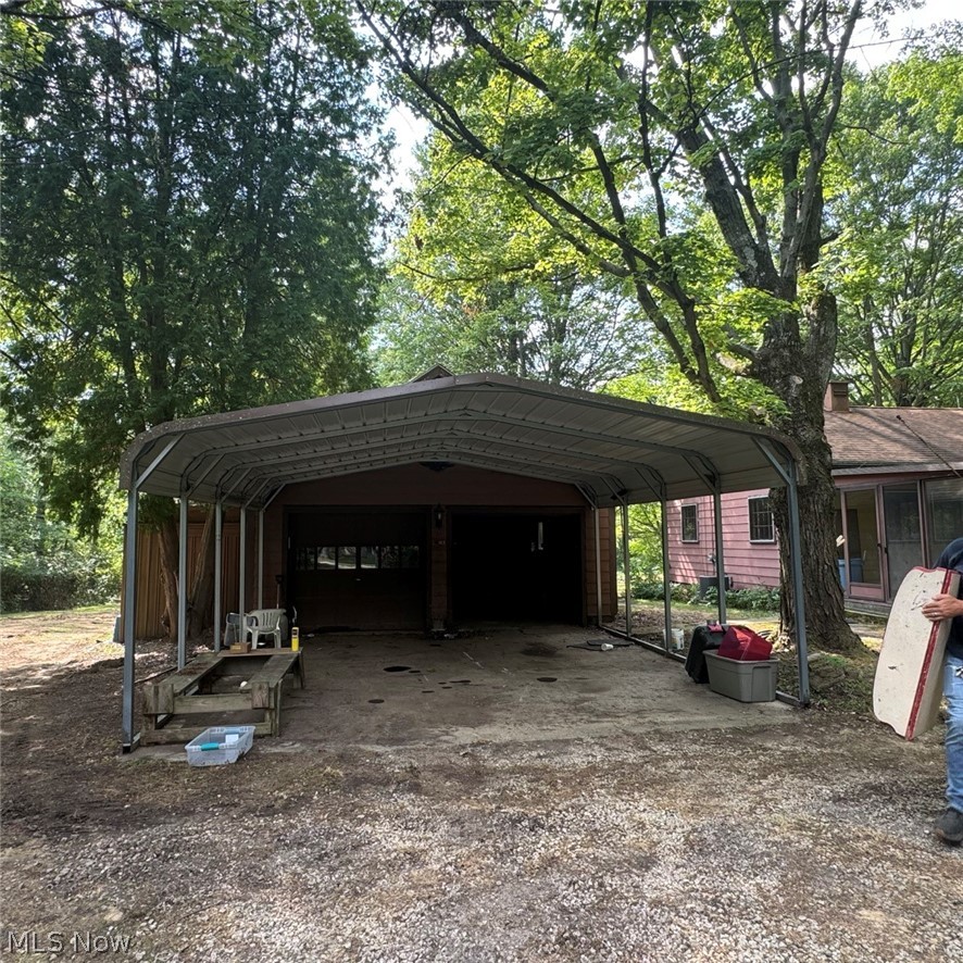 2410 N Revere Road Property Photo 6