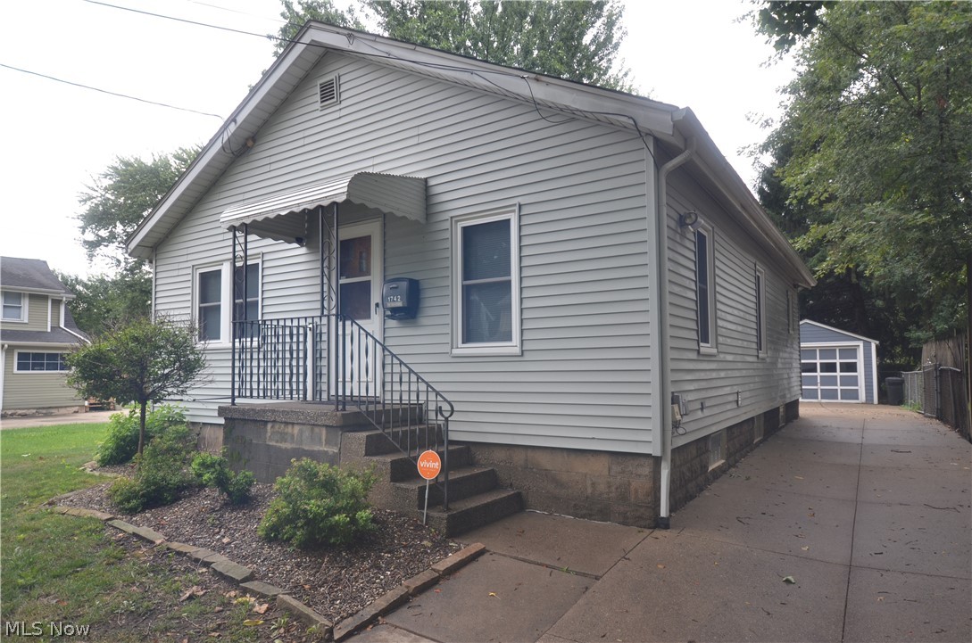 1742 Shaw Avenue Property Photo 1