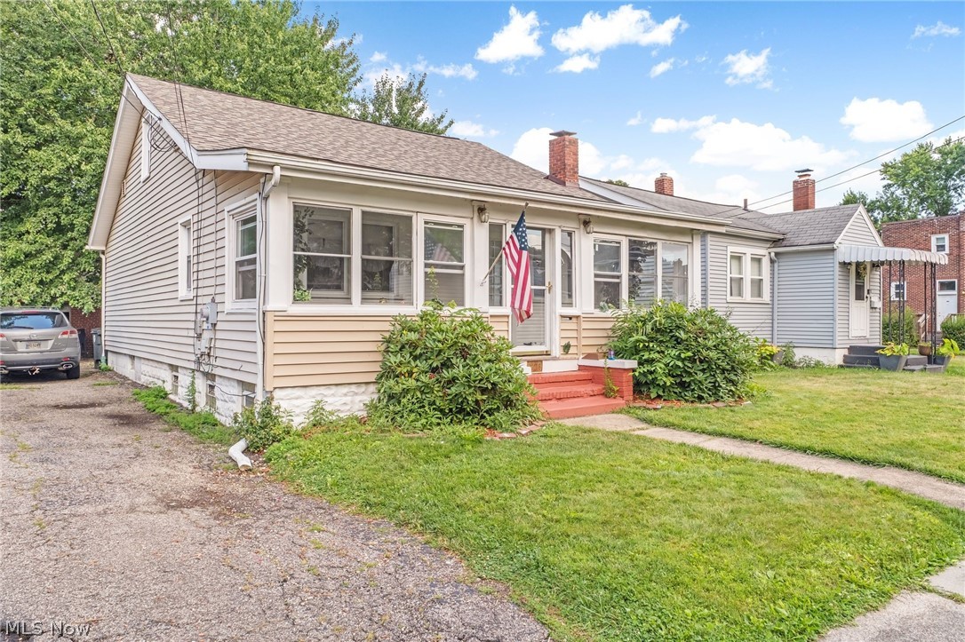 1228 Beardsley Street Property Photo 2