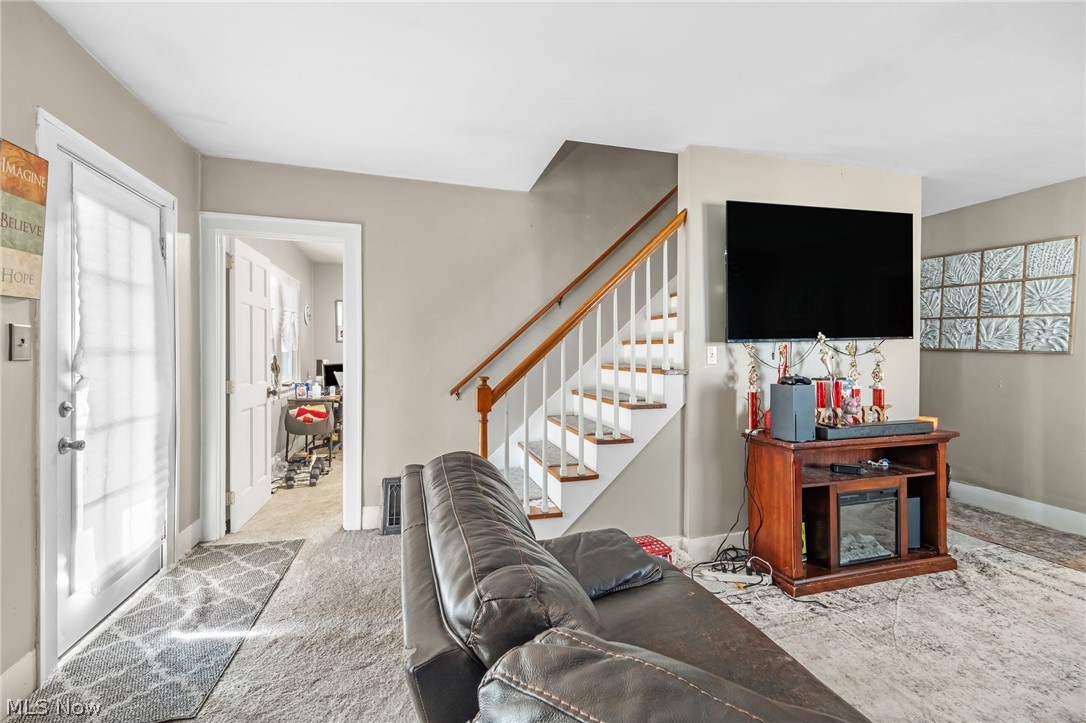 1228 Beardsley Street Property Photo 6