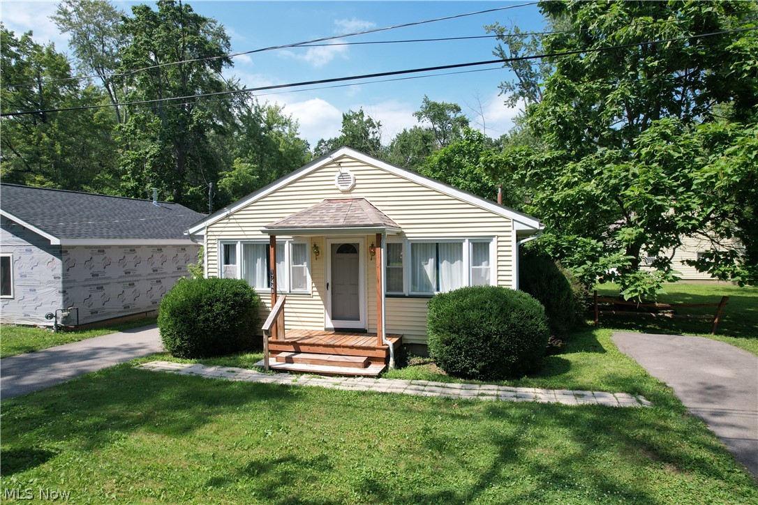 17448 Laurel Avenue Property Photo 1