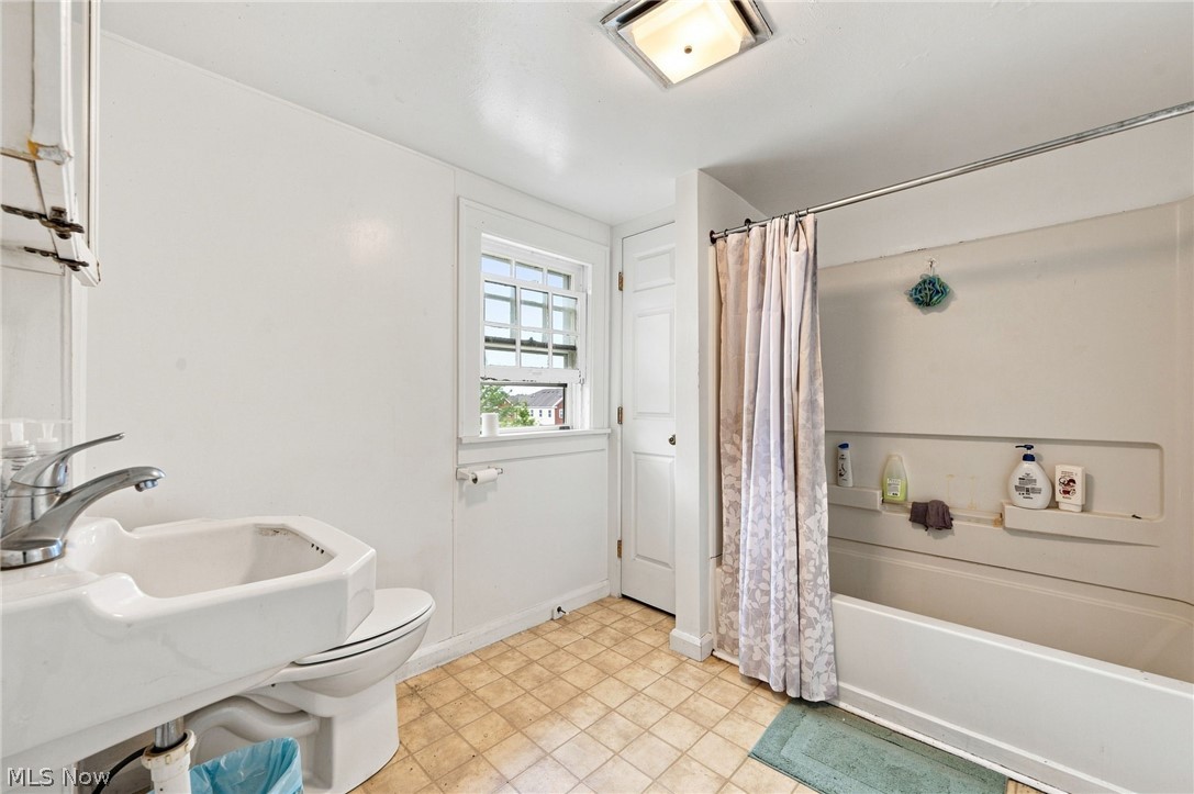 642 E Summit Street Property Photo 24