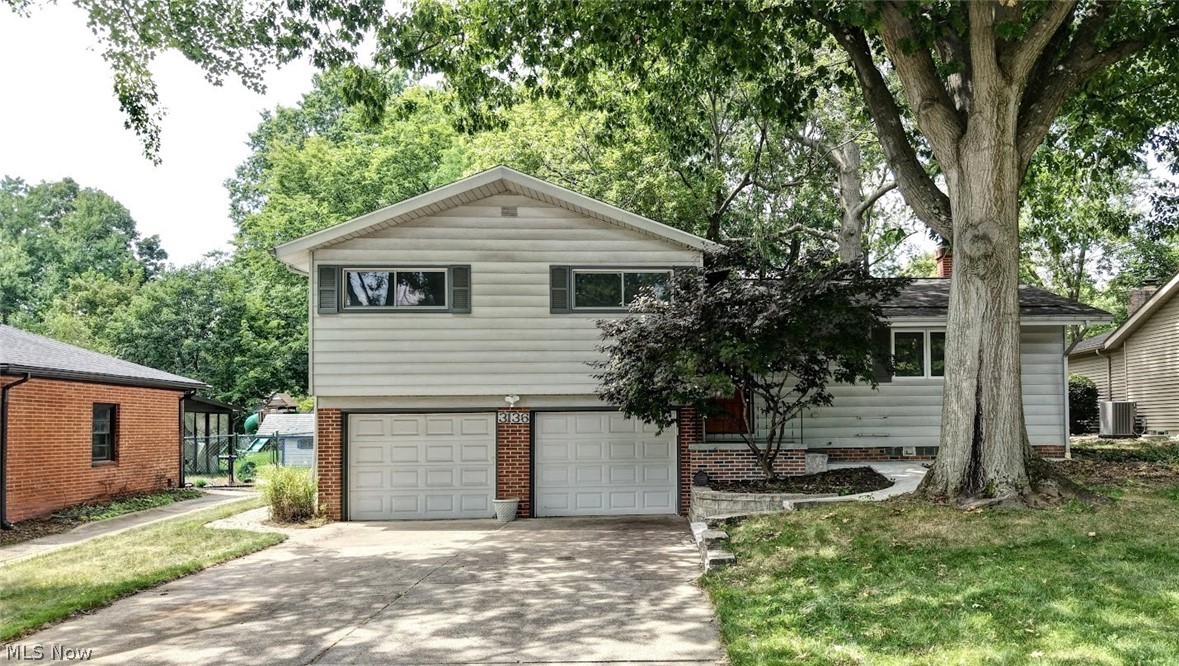 3136 Englewood Drive Property Photo 1