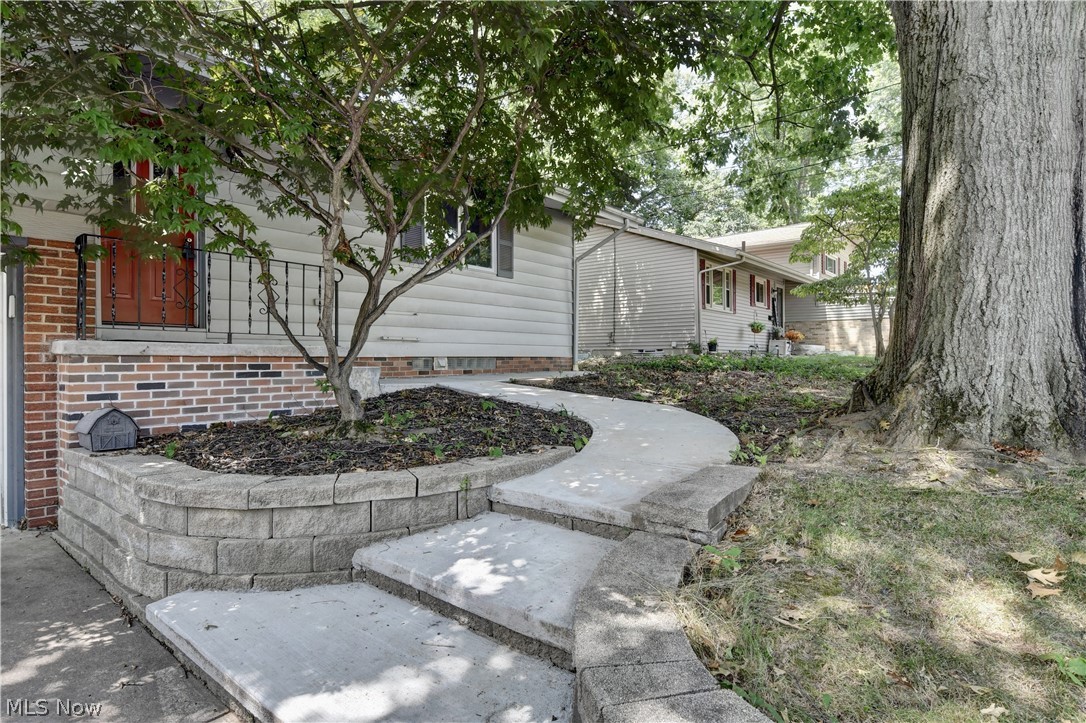 3136 Englewood Drive Property Photo 2