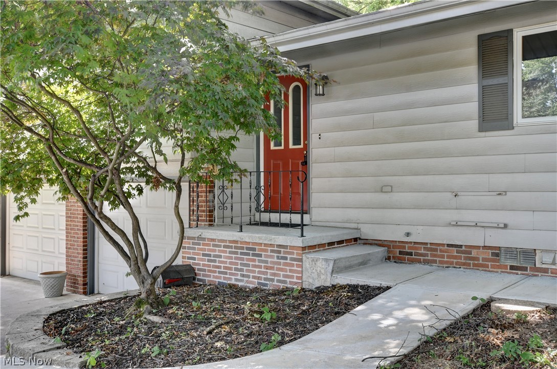 3136 Englewood Drive Property Photo 3