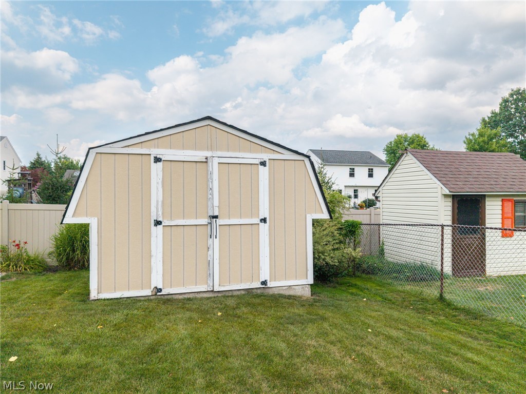 4153 Rolling Hills Property Photo 6