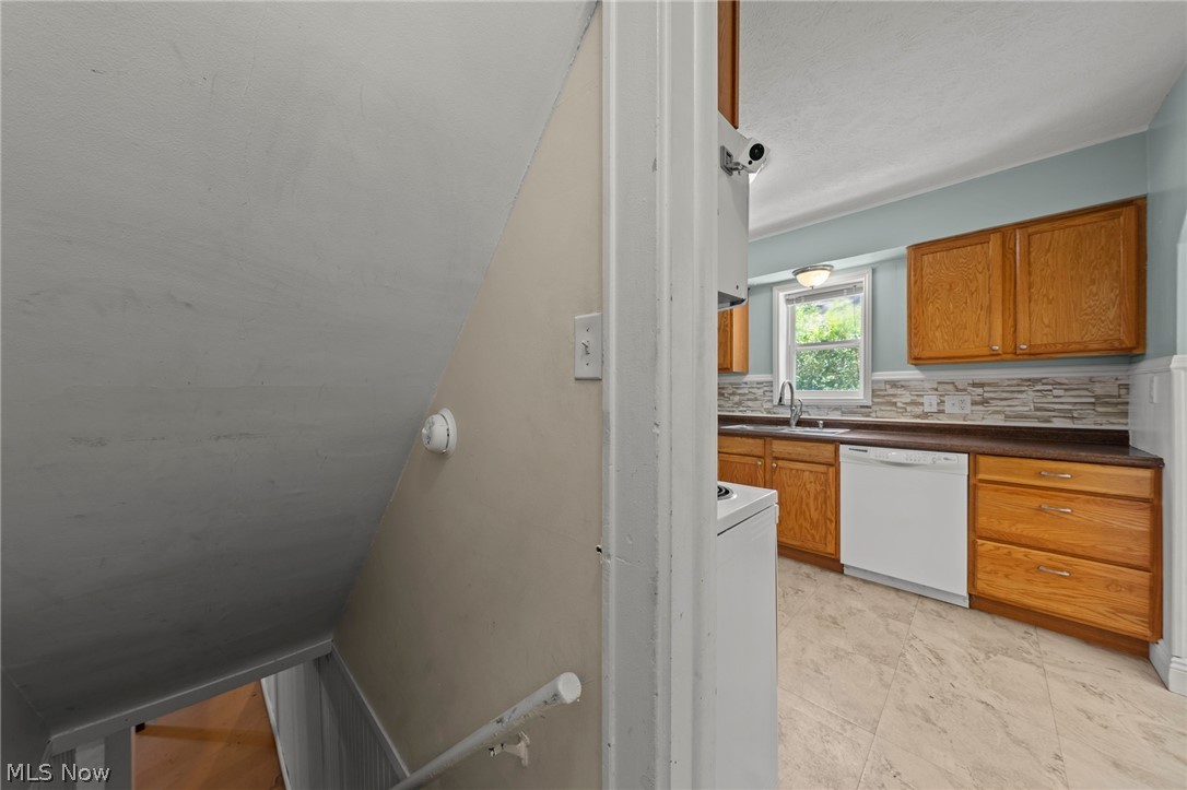 2318 Mogadore Road Property Photo 16