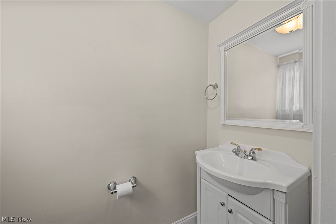 2318 Mogadore Road Property Photo 23