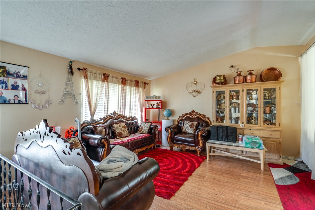 1637 Vicgross Avenue Property Photo 3