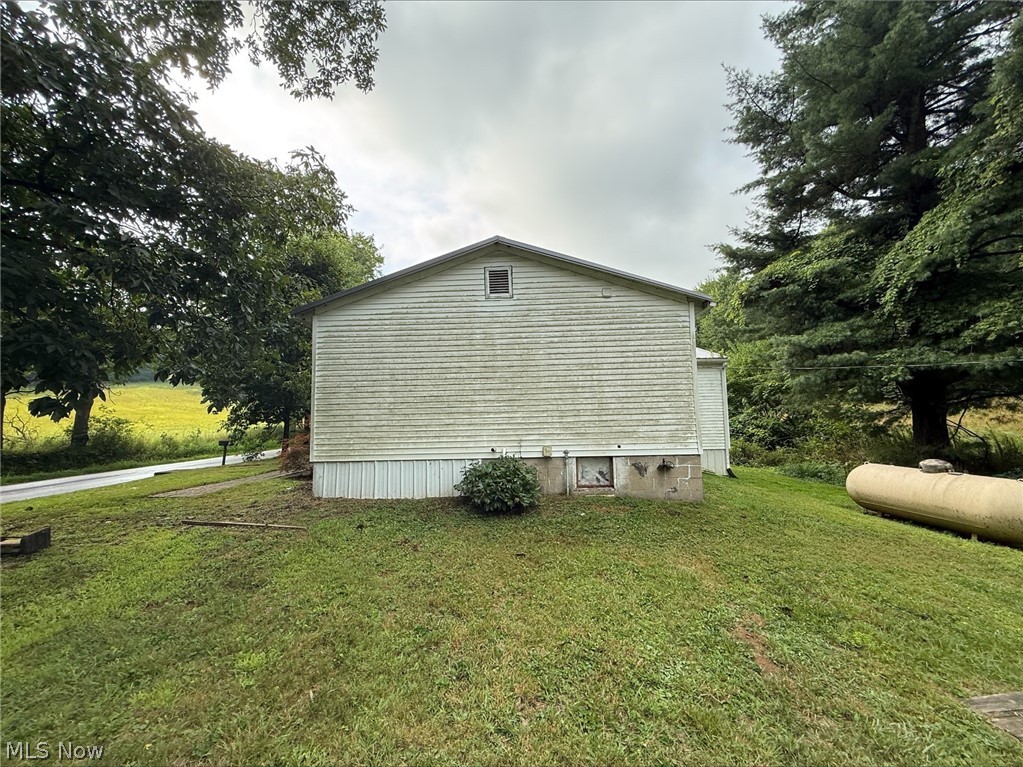 1027 Township Road 3475 Property Photo 4