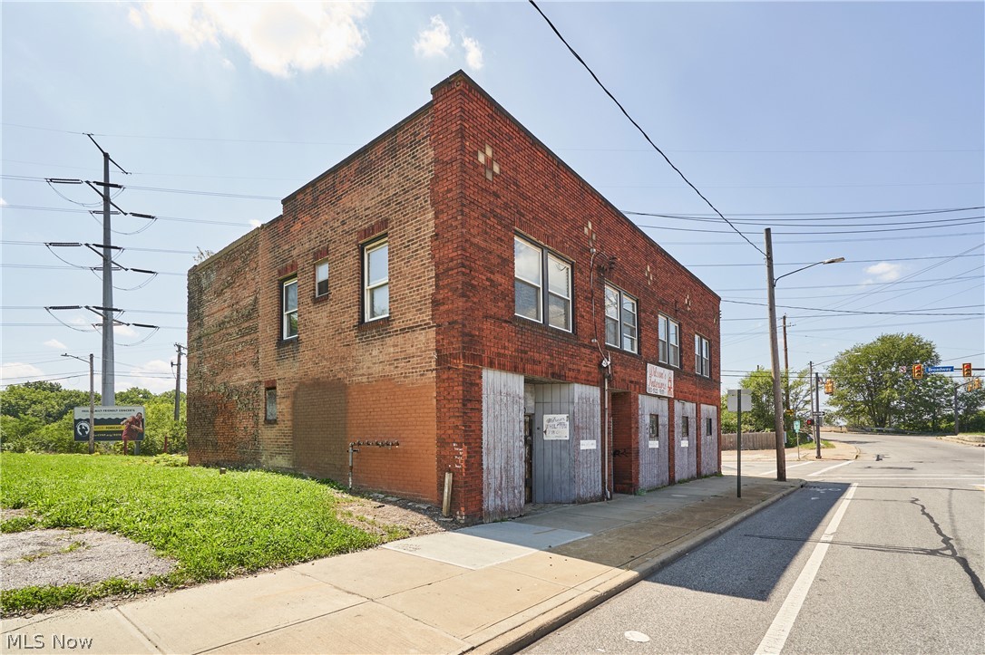 9100 Miles Avenue Property Photo 31