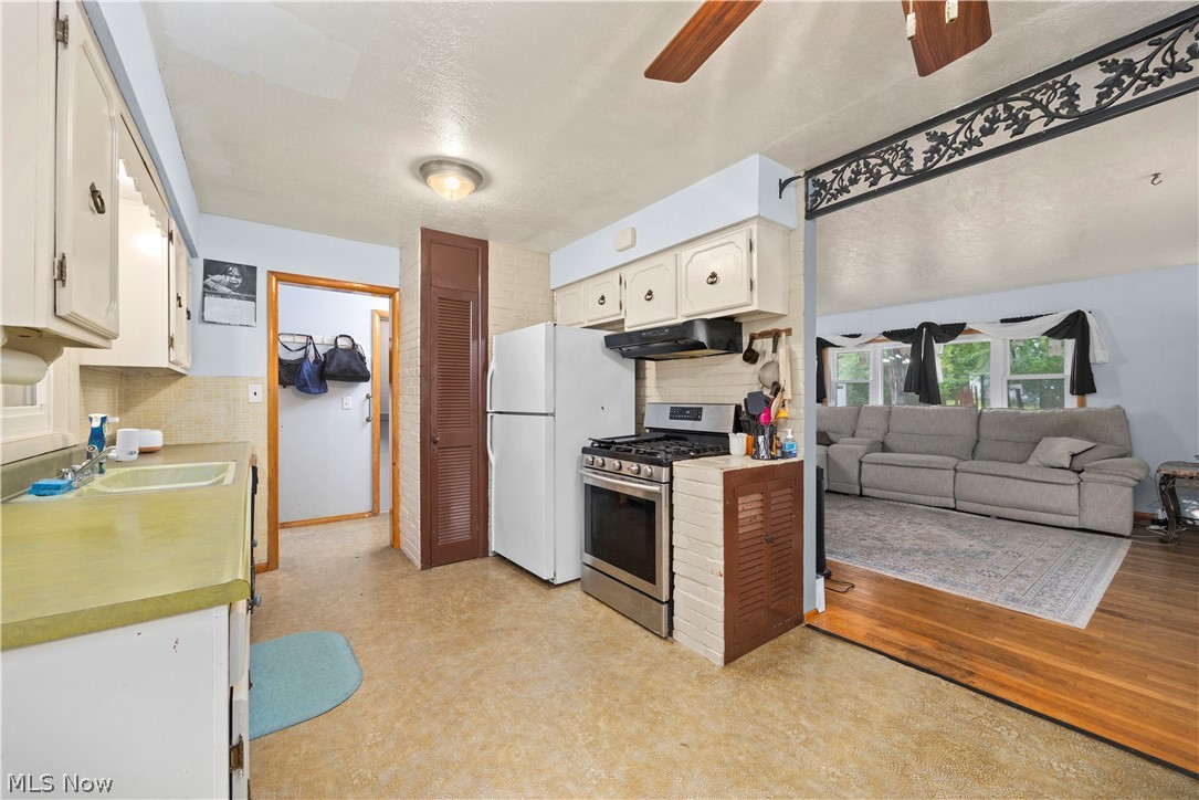 5817 Calamie Drive Property Photo 3