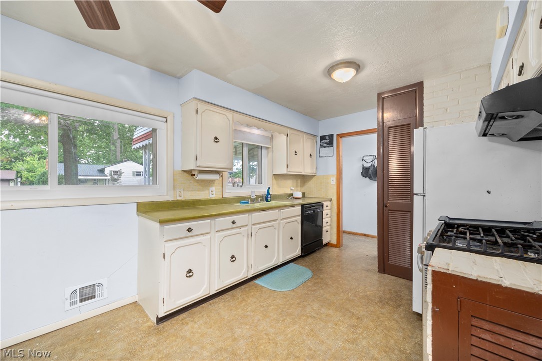 5817 Calamie Drive Property Photo 4