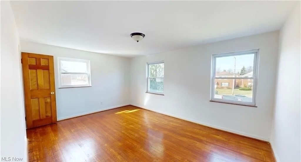 20460 Lakeshore Boulevard Property Photo 5