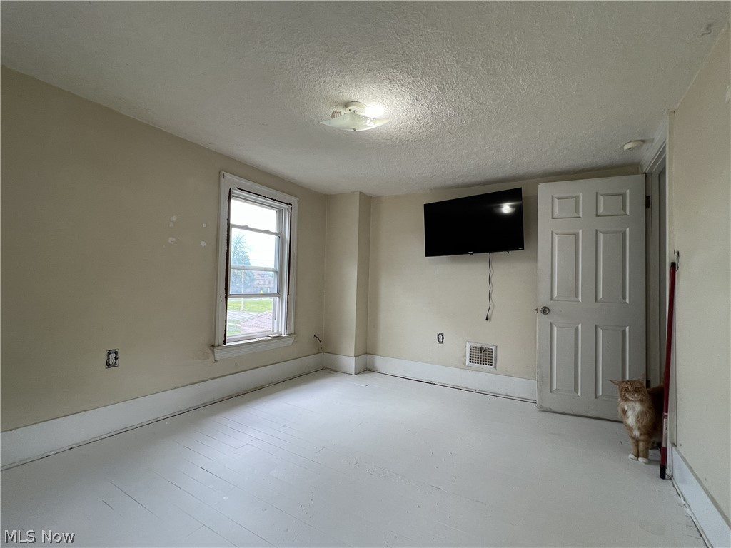 1891 E 33rd Street Property Photo 20