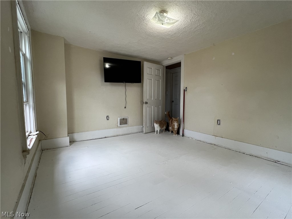 1891 E 33rd Street Property Photo 21
