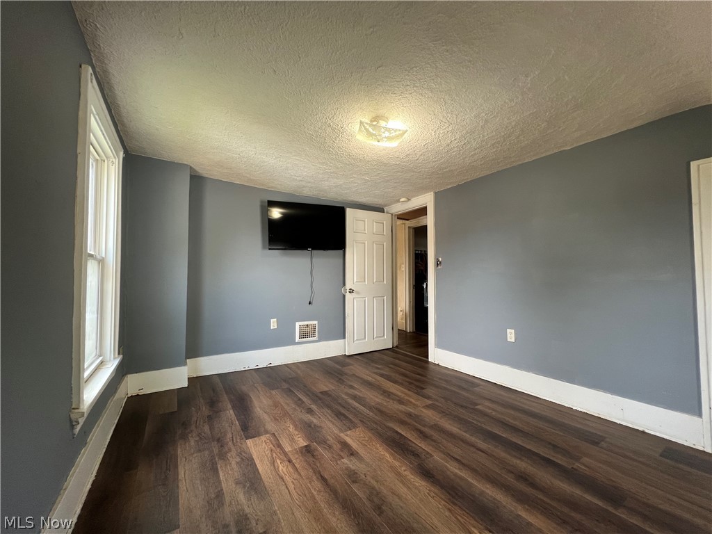 1891 E 33rd Street Property Photo 23