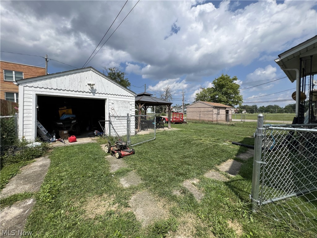 1891 E 33rd Street Property Photo 32
