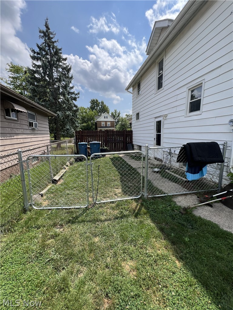 1891 E 33rd Street Property Photo 36