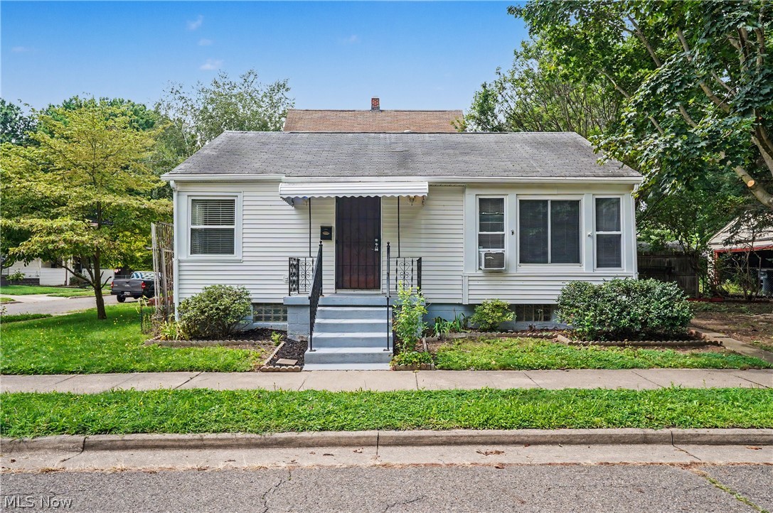 1761 Marks Avenue Property Photo 1