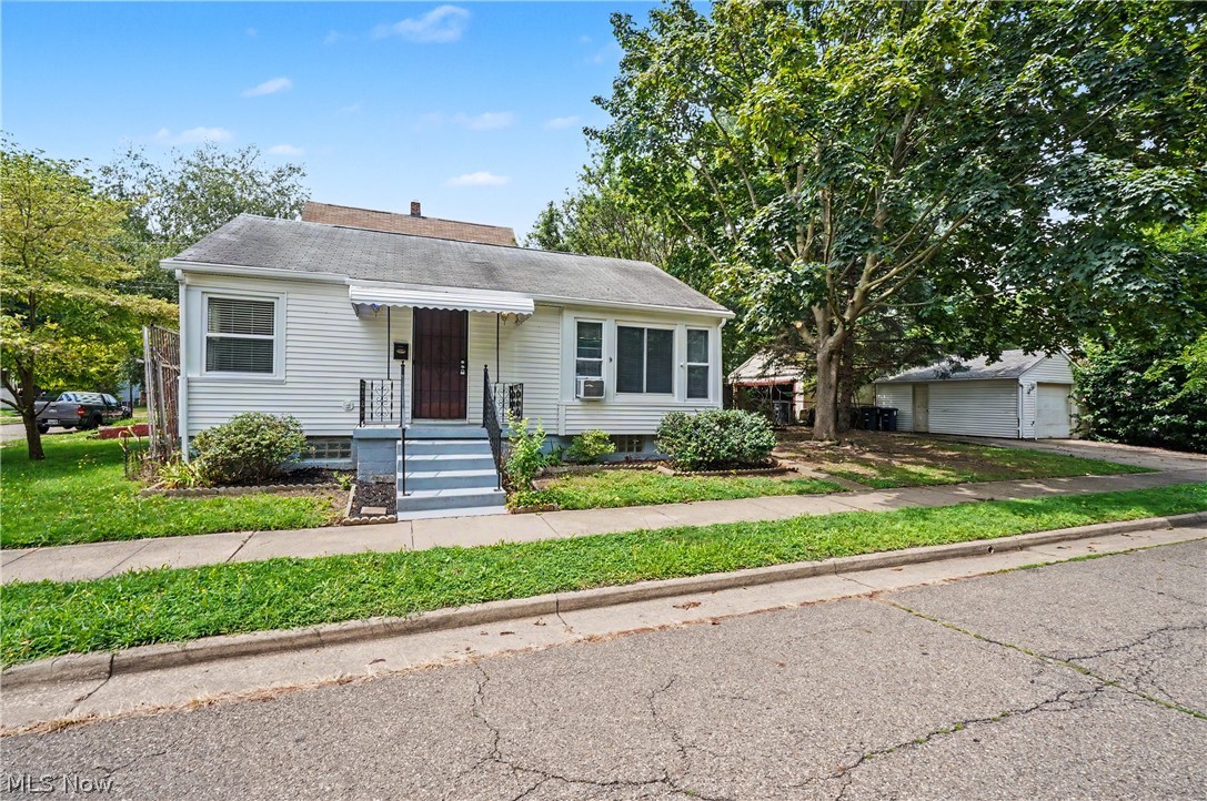 1761 Marks Avenue Property Photo 2